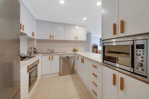 Rest A While - Accommodation in Surfers Paradise 3