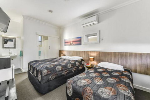 Rest Motels - Accommodation in Surfers Paradise 2