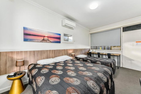 Rest Motels - Accommodation in Surfers Paradise 1