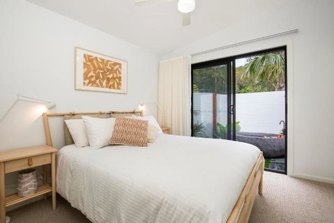 Rest Pet Friendly With Outdoor Bath 3 Mins Walk To Beach - Accommodation in Surfers Paradise 3
