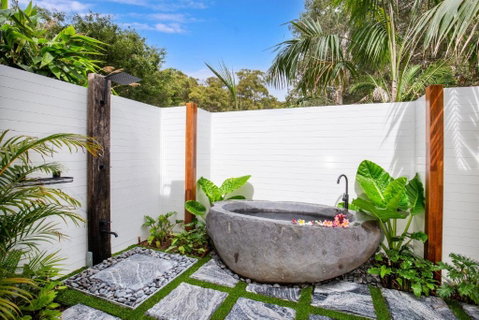 Rest Pet Friendly With Outdoor Bath 3 Mins Walk To Beach - Accommodation in Surfers Paradise 0