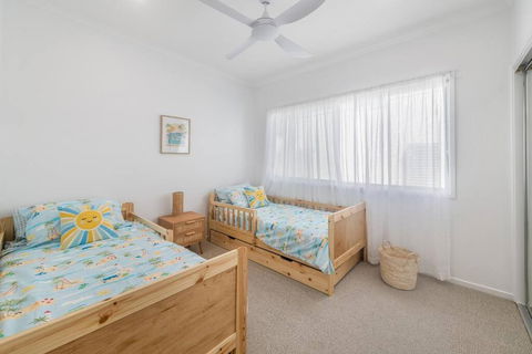 Retreat In The Heart Of Alex - 3BR Sleeps 11, Pool - Accommodation in Surfers Paradise 3