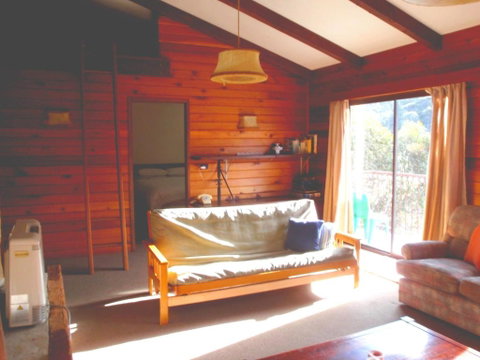Retro 2 Bedroom Apartment - Accommodation in Surfers Paradise 2