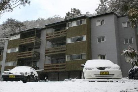 Retro 2 Bedroom Apartment - Accommodation in Surfers Paradise 1