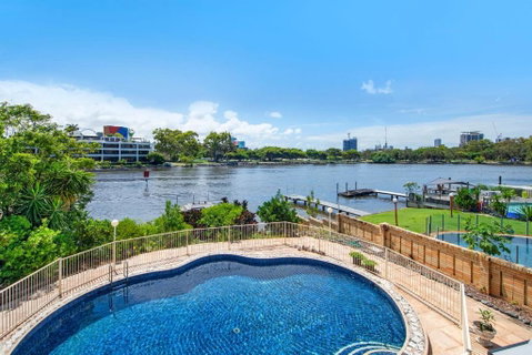 Retro Classic Surfers Paradise Waterfront Home - Accommodation in Surfers Paradise 0
