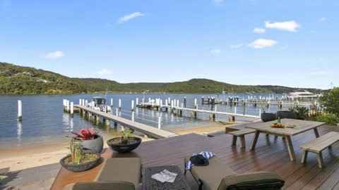 Riptides Booker Bay -Waterfront Apartment, Walk To Shops & Cafes - Accommodation in Surfers Paradise 1