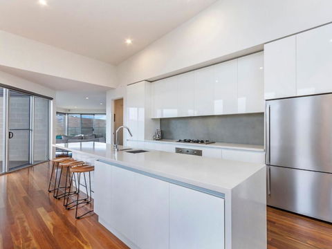 River Reveal - Accommodation in Surfers Paradise 3