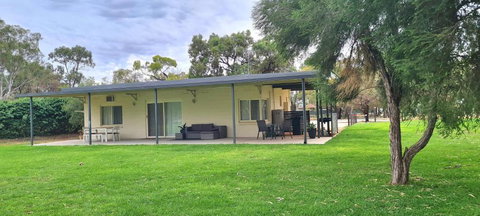 Riversands Rest Accommodation Paringa - River Box Cottage - Accommodation in Surfers Paradise 0