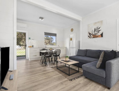 Riversands Rest Accommodation Paringa - River Box Cottage - Accommodation in Surfers Paradise 1