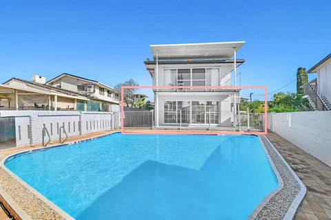 Riverside 3 Bedroom House In Surfers Paradise - Accommodation in Surfers Paradise 0