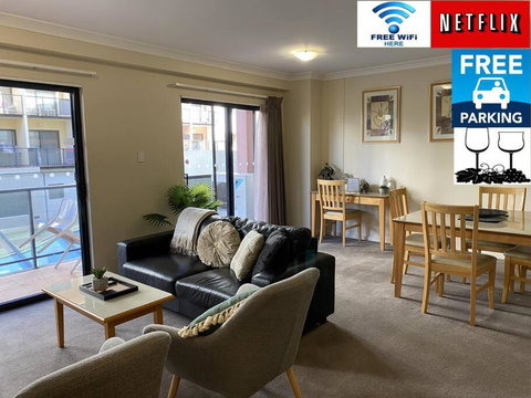 RIVERSIDE CITY VIEW PARKING NETFLIX WIFI WINE FREE - Accommodation in Surfers Paradise 0