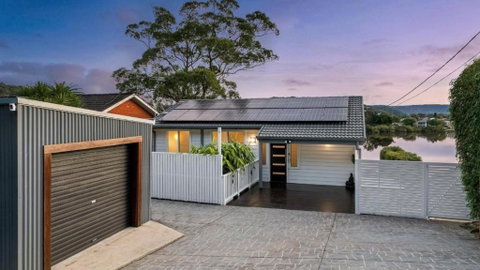 Riverside Retreat - Absolute Waterfront - Accommodation in Surfers Paradise 2