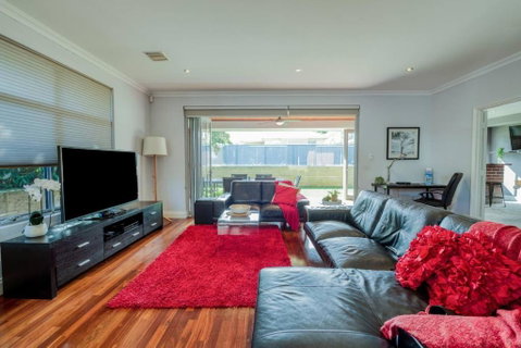 Rivervale Retreat - Spacious Family Living - Accommodation in Surfers Paradise 1