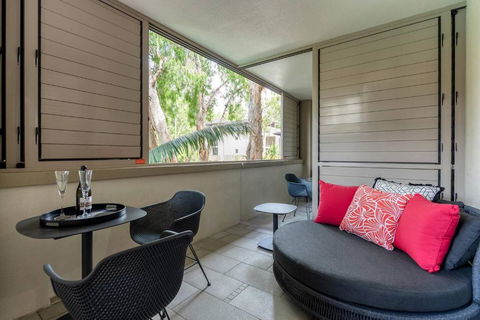 Rose At Temple Palm Cove - A Poolside Paradise - Accommodation in Surfers Paradise 2