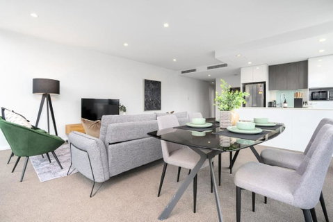 Roomy 2BR 2BA City-Centre Apt - Accommodation in Surfers Paradise 1