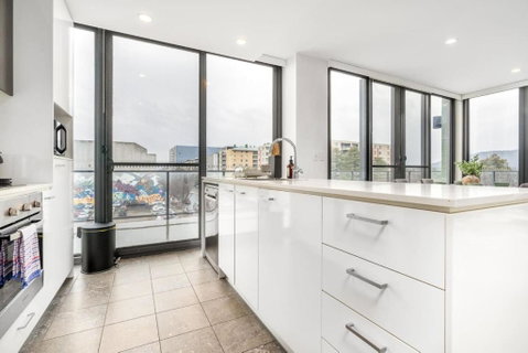 Roomy 2BR 2BA City-Centre Apt - Accommodation in Surfers Paradise 2