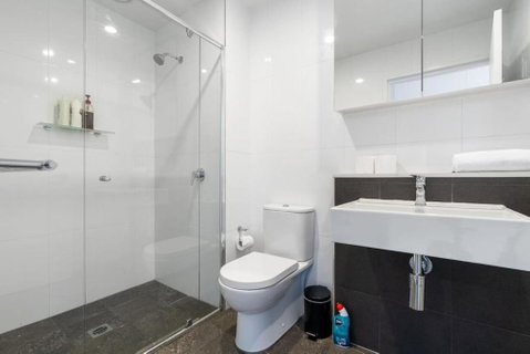 Roomy 2BR 2BA City-Centre Apt - Accommodation in Surfers Paradise 3