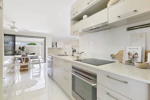 Riviera Road Miami - 4BRM Dual Villa - Accommodation in Surfers Paradise 2