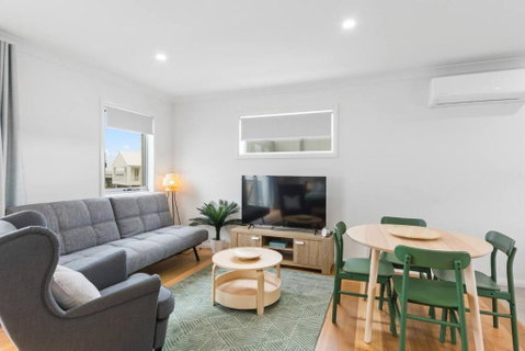 Rockpool Escape - A Coastal Refresh Near The Marina - Accommodation in Surfers Paradise 1