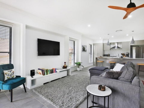 Rockwall I Pet Friendly I Fire Pit - Accommodation in Surfers Paradise 0