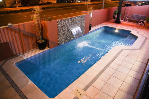 Rocky Resort Motor Inn - Accommodation in Surfers Paradise 2