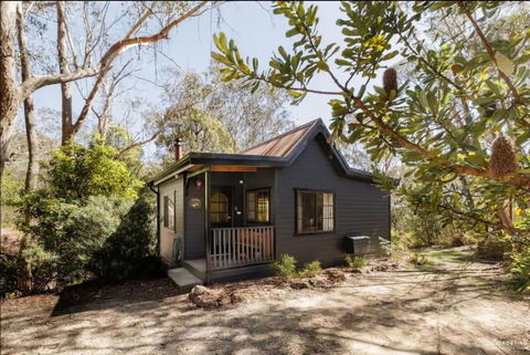Romantic Tricklebeck Spa Cottage - Accommodation in Surfers Paradise 0