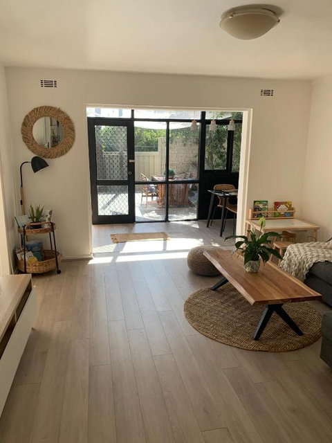 Room For Rent - Accommodation in Surfers Paradise 2