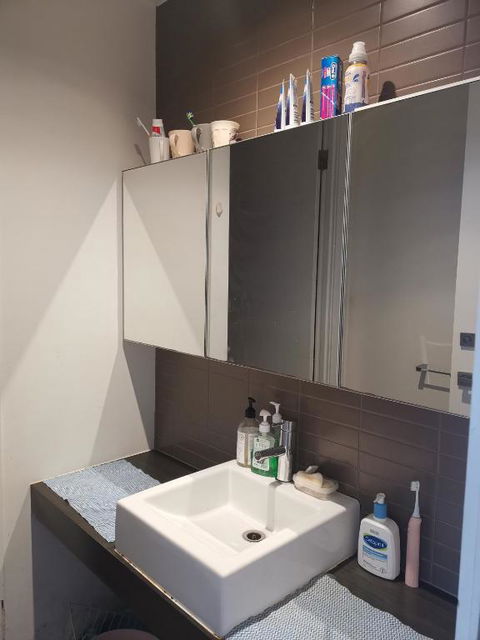Room With King-size Bed Close To Melbourne CBD & Southern Cross Station - Accommodation in Surfers Paradise 2