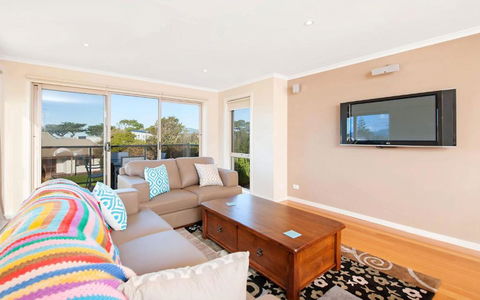 Rose - Accommodation in Surfers Paradise 1