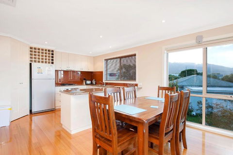 Rose - Accommodation in Surfers Paradise 2