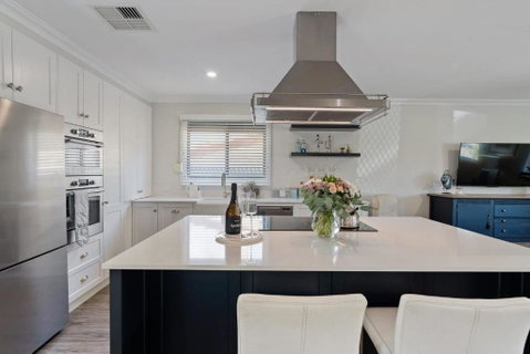 Rose Cottage 3B Hutchinson St Goolwa - Linen Included - Accommodation in Surfers Paradise 0