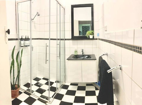 Rose End Cozy Apartment - Accommodation in Surfers Paradise 3