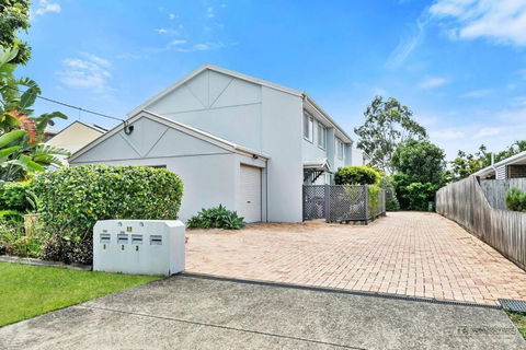 Rosella Rise! - Accommodation in Surfers Paradise 2