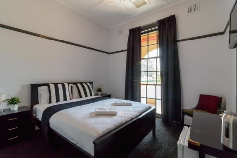 Royal Hotel Ryde - Accommodation in Surfers Paradise 0