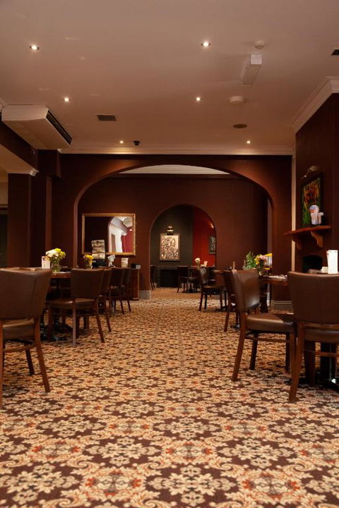 Royal Hotel Singleton - Accommodation in Surfers Paradise 1