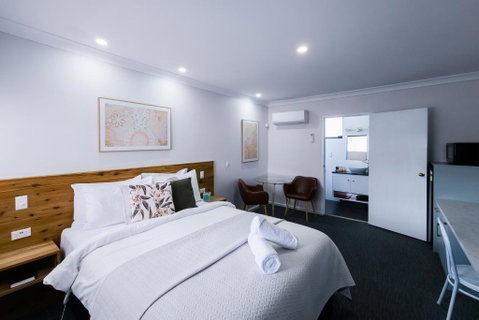 Roydons Motor Inn - Accommodation in Surfers Paradise 2