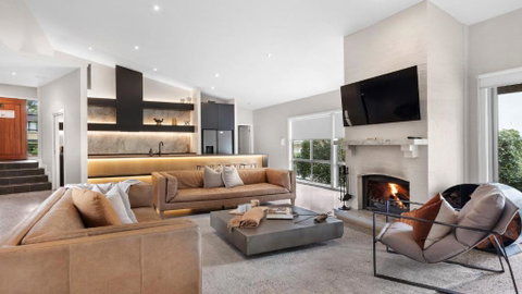 RUST - Accommodation in Surfers Paradise 0