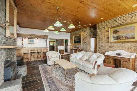 Rustic Cottage - Accommodation in Surfers Paradise 1