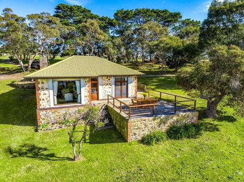 Rustic Cottage - Accommodation in Surfers Paradise 0