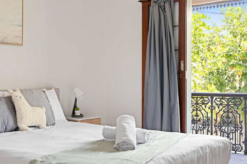 Rustic Queen Room In Glebe - Next To USYD - Shared Bathroom - Accommodation in Surfers Paradise 1