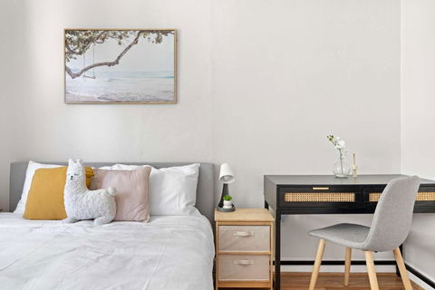 Rustic Queen Room In Glebe - Next To USYD - Shared Bathroom - Accommodation in Surfers Paradise 2