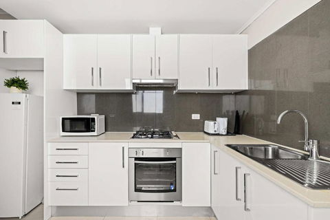 Rustic Queen Room In Glebe - Next To USYD - Shared Bathroom - Accommodation in Surfers Paradise 3