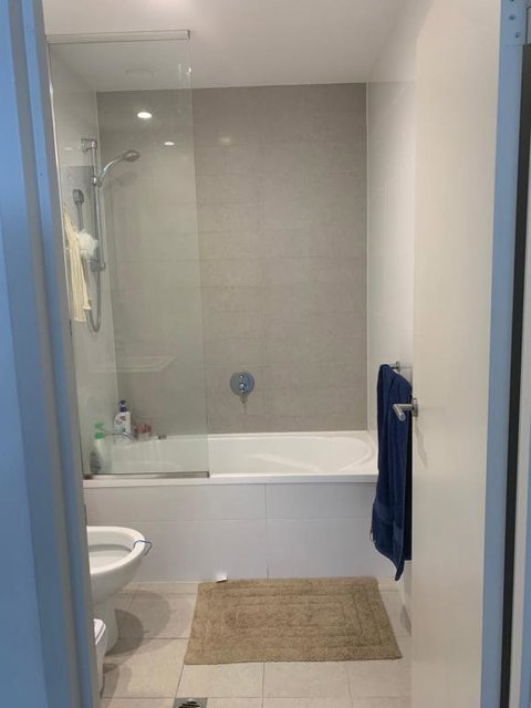Ryde Top Floor - Accommodation in Surfers Paradise 0