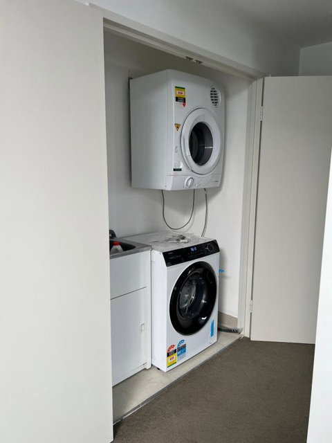 Ryde Top Floor - Accommodation in Surfers Paradise 1