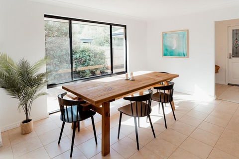 Salhus - Sleep In King Beds & Easy Walk To Town - Accommodation in Surfers Paradise 2