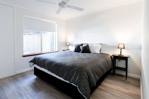 Salt & Pepper; Beautiful Town House In Margs! - Accommodation in Surfers Paradise 3