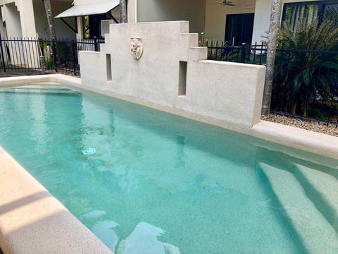 Salt & Sand - Tropical Oasis Footsteps To Beach - Accommodation in Surfers Paradise 2