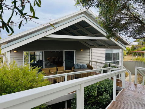 Salt Life - Pet Friendly Outside WIFI - Accommodation in Surfers Paradise 0