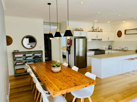 Salt Life - Pet Friendly Outside WIFI - Accommodation in Surfers Paradise 2