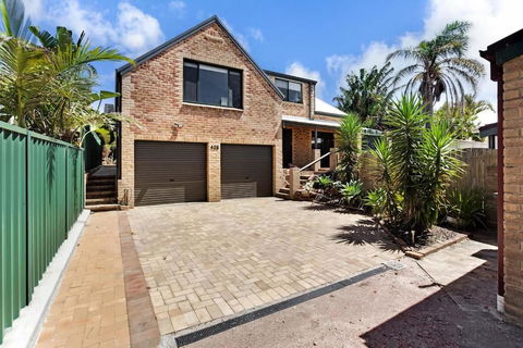 Salt Wood Cabin Style Retreat - Accommodation in Surfers Paradise 0